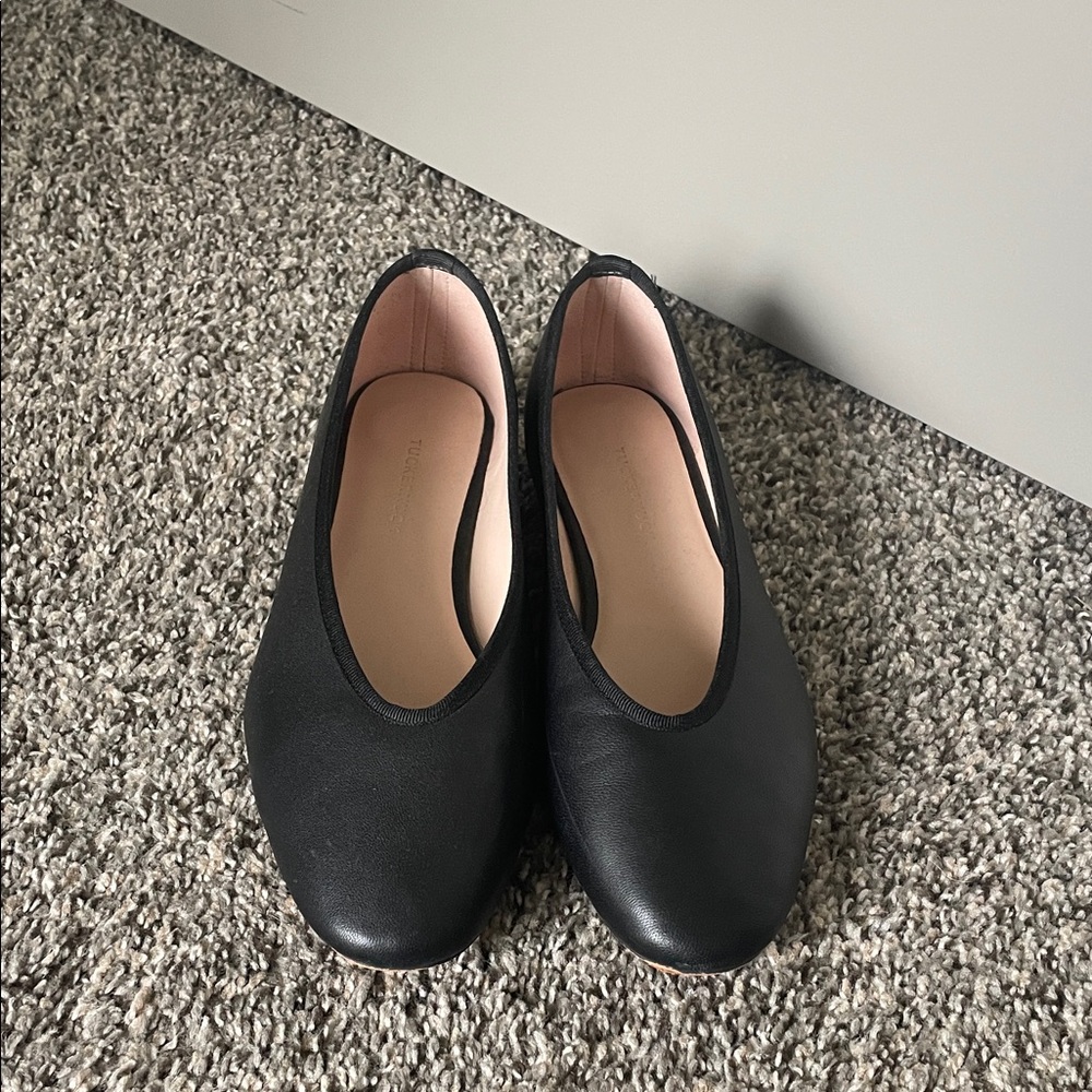 Tuckernuck Black Leather Nina Flat